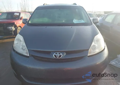 2010 Toyota Sienna Xle z USA, uszkodzony, nr VIN 5TDYK4CC2AS331817